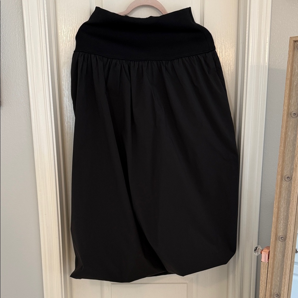 Elegant bubble skirt. Trendy design. 
Maxi skirt by Emerson Lang.